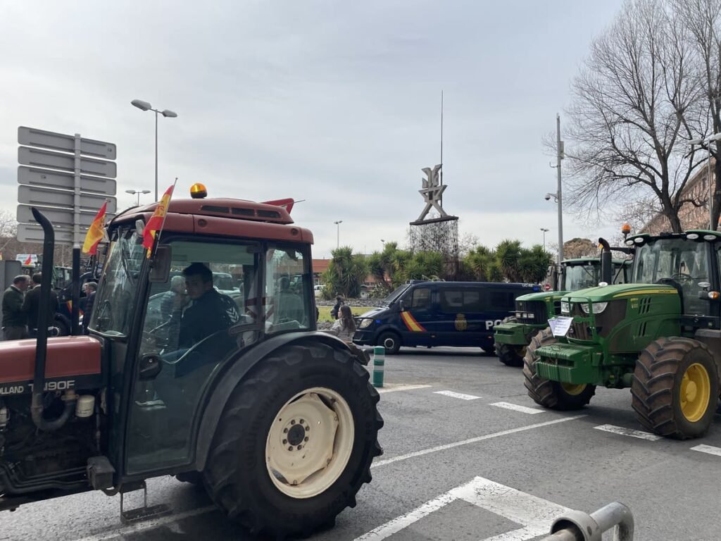 La tractorada de los agricultores corta las calles