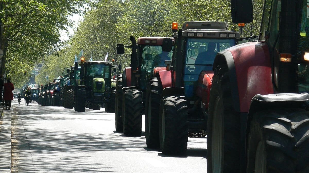 Movilización tractores y agricultores colapsaran Madrid